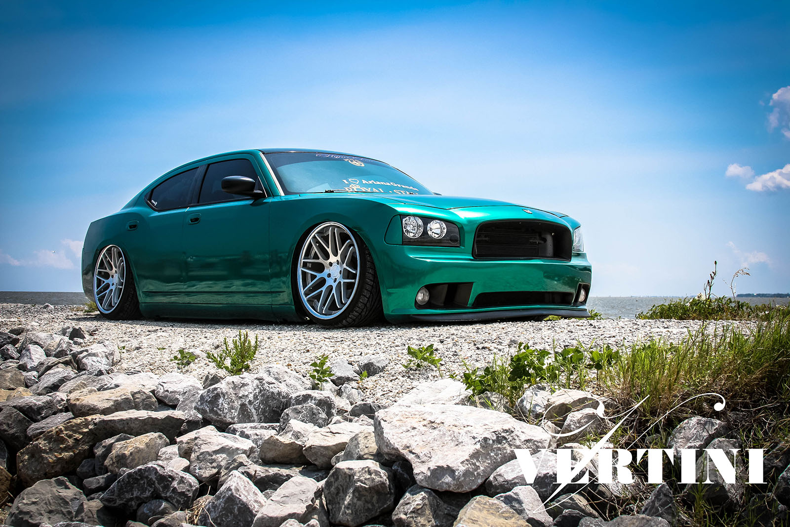 Vertini Magic Silver r22 on Dodge Charger